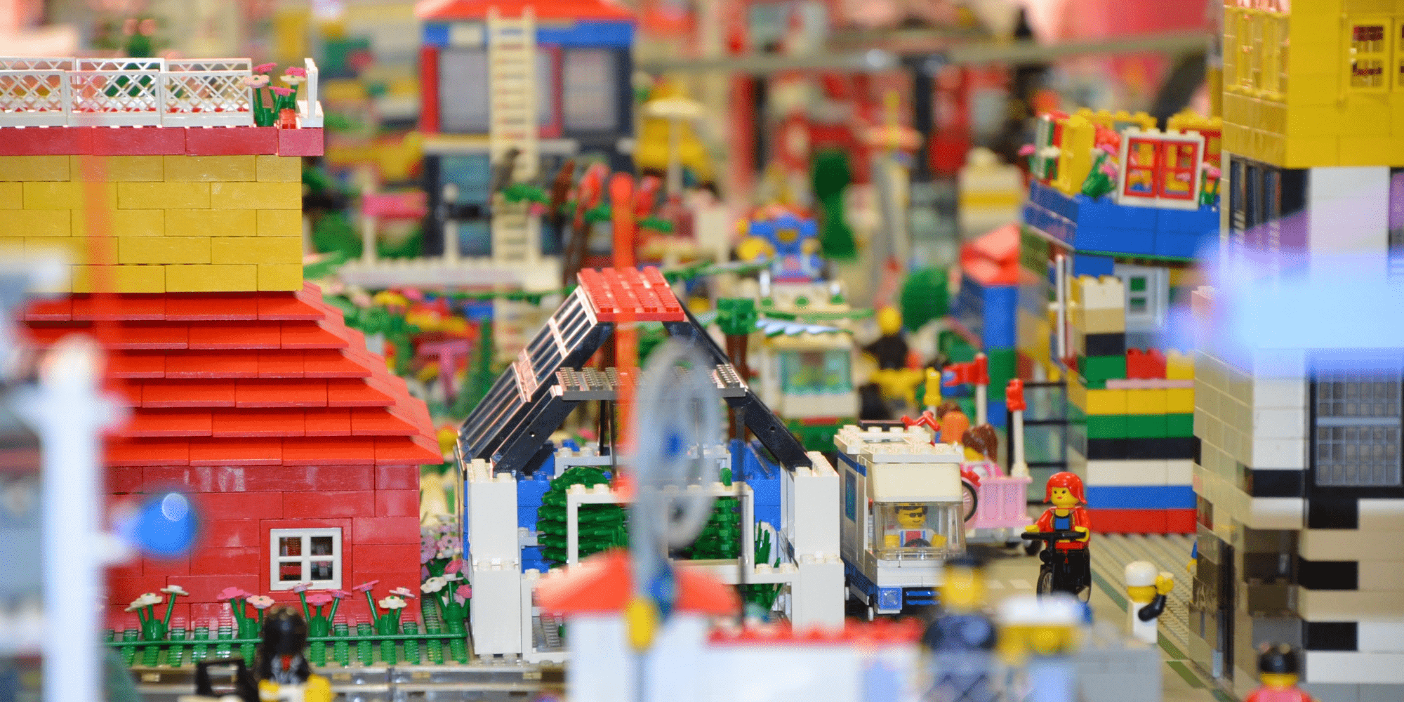 fragment budowli z klocków lego