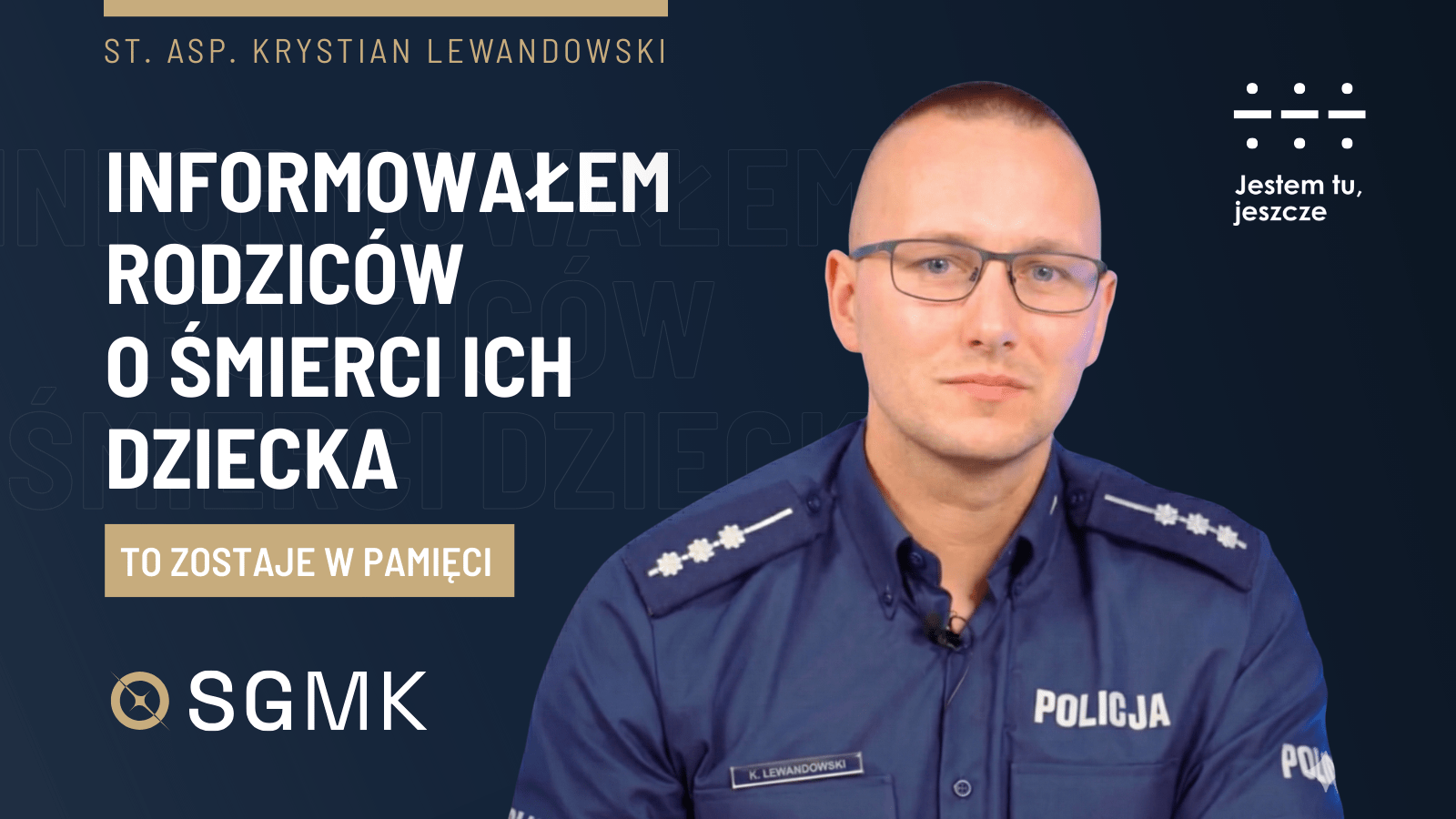 Policjant st. asp. Krystian Lewandowski w mundurze, z tekstem "PIERWSI NA MIEJSCU TRAGEDII" i hasłem "Jestem tu, jeszcze".