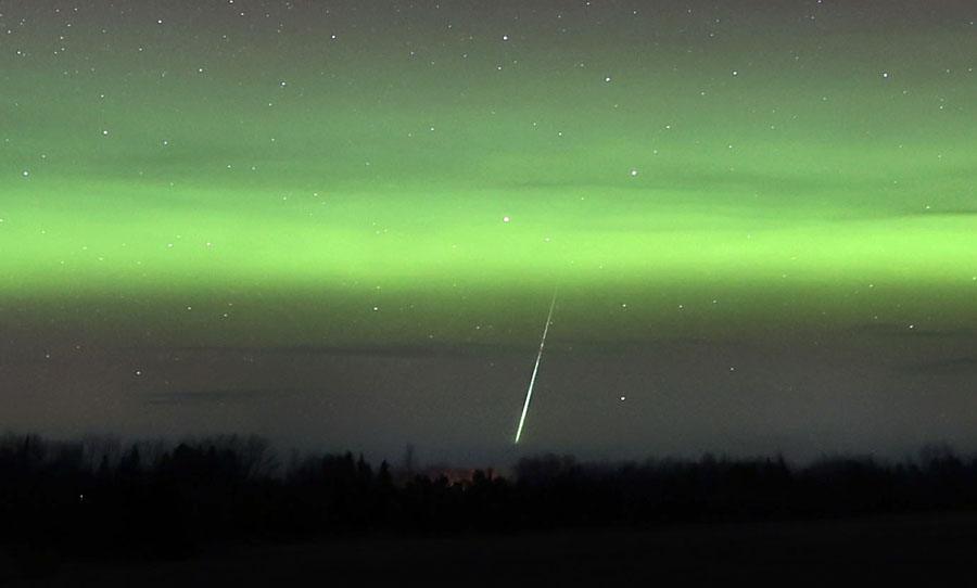 ognista kula z roju Geminidów