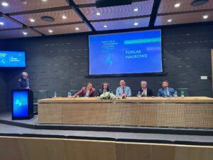Panel dyskusyjny Forum Naukowego podczas Samorządowego Kongresu Gospodarczego II Trójmorza.