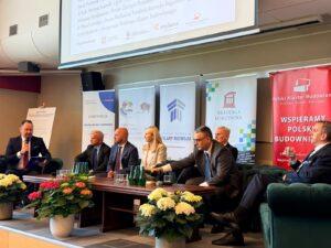 Panel dyskusyjny podczas konferencji Nauka-Biznes-Samorząd w Akademii Łomżyńskiej.