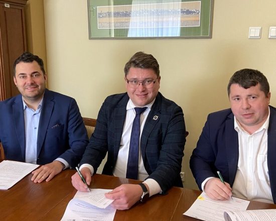 Od lewej: Prezydent Łomży, Mariusz Chrzanowski, Kanclerz SGMK, Wojciech Kondrat, Zastępca Prezydenta Łomży Andrzej Stypułkowski.